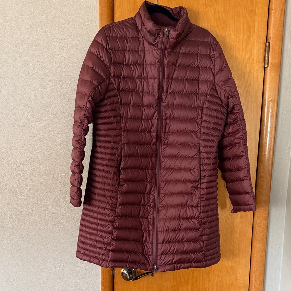 Patagonia Women's Maroon down parka liner Jacket size xl
